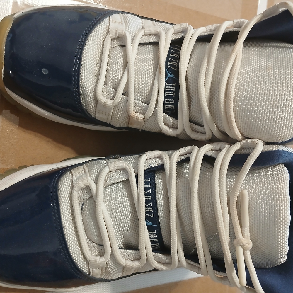 Jordan Kids Sneakers in Navy and White